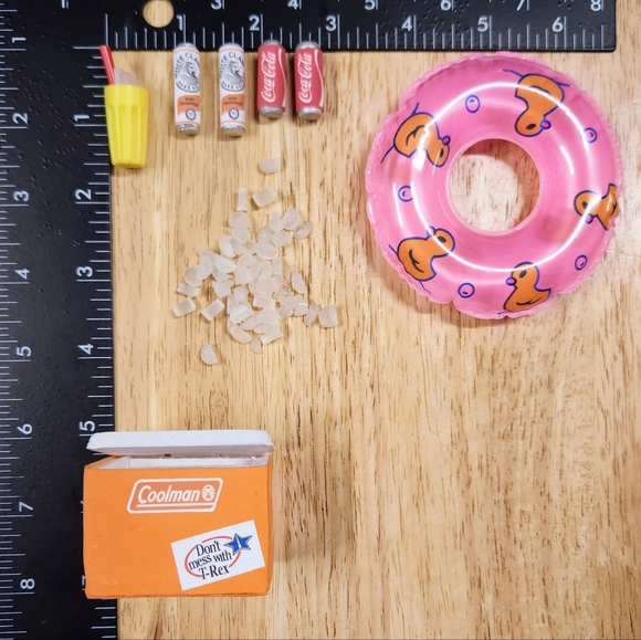 Summer Time Dino Display - Picture 13 of 15